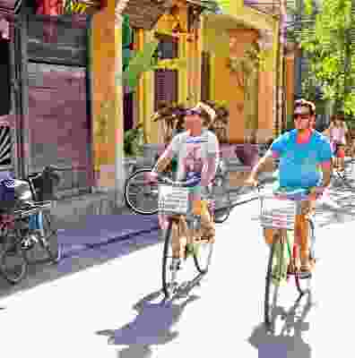 Travellers on bike tour at Ayutthaya